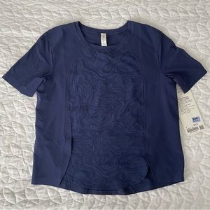 Lululemom Lightweight Stretch Running
T-Shirt
Airflow